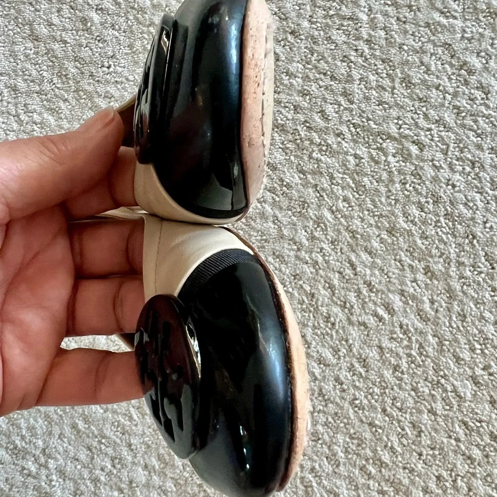 Tory Burch Two-Tone Leather Logo Minnie Ballet Flats in Cream and Black size 8